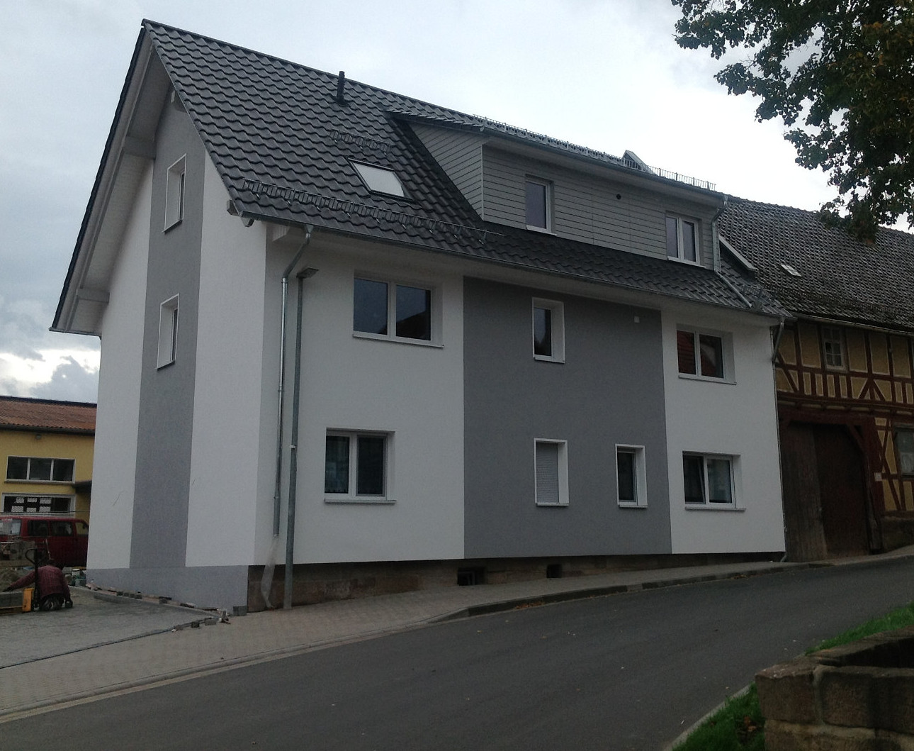 Eine hochwertige Fassaden Modernisierung und Dämmung in Süd-Niedersachsen